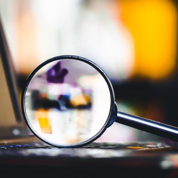 magnifying glass on laptop background check truthfinder